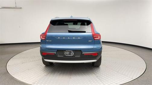 2025 Volvo XC40 B5 Plus Bright Theme