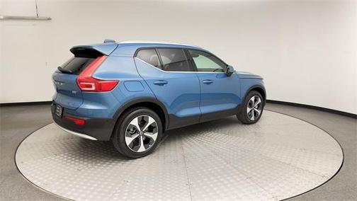 2025 Volvo XC40 B5 Plus Bright Theme
