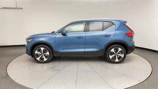 2025 Volvo XC40 B5 Plus Bright Theme