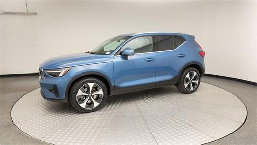 2025 Volvo XC40 B5 Plus Bright Theme