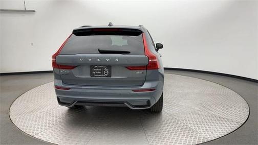 2023 Volvo XC60 B5 Plus Dark Theme