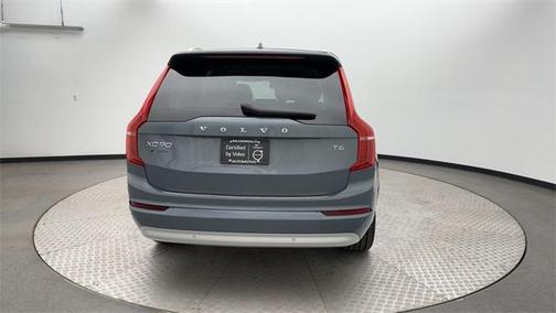 2022 Volvo XC90 T6 Momentum 7 Passenger