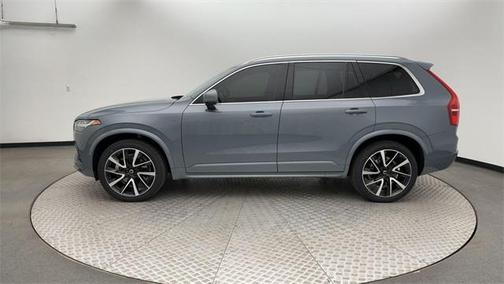 2022 Volvo XC90 T6 Momentum 7 Passenger