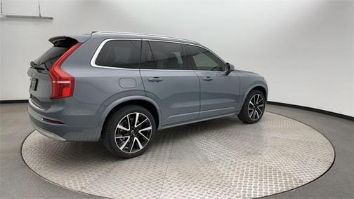 2022 Volvo XC90 T6 Momentum 7 Passenger