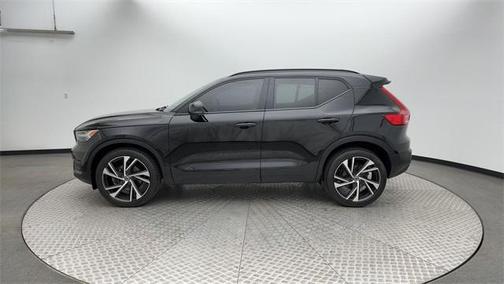 2022 Volvo XC40 T5 R-Design