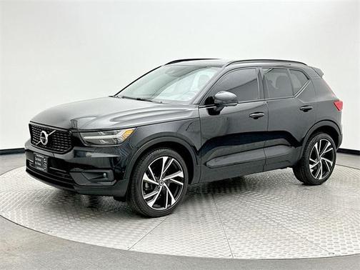 2022 Volvo XC40 T5 R-Design