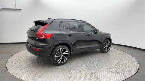 2022 Volvo XC40 T5 R-Design