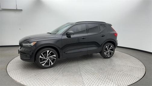 2022 Volvo XC40 T5 R-Design
