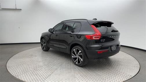 2022 Volvo XC40 T5 R-Design