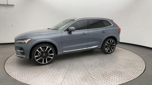 2023 Volvo XC60 B5 Ultimate Bright Theme
