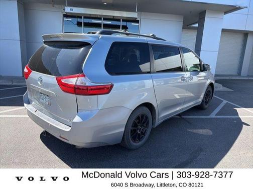 Super White 2016 Toyota Sienna XLE