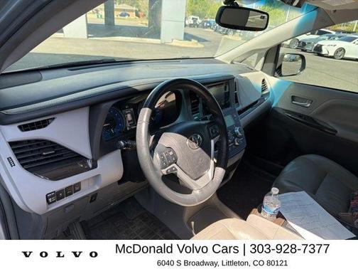 Super White 2016 Toyota Sienna XLE