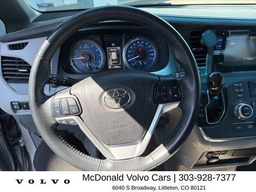 Super White 2016 Toyota Sienna XLE