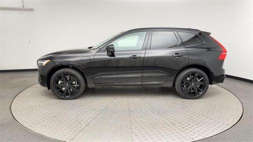 2022 Volvo XC60 Recharge Plug-In Hybrid T8 R-Design