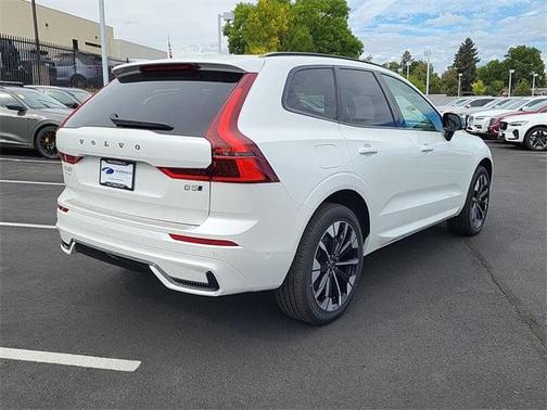 2026 Volvo XC60 B5 Plus