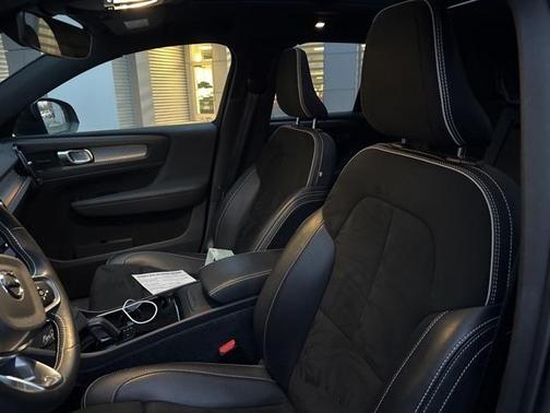 2021 Volvo XC40 Recharge Pure Electric P8