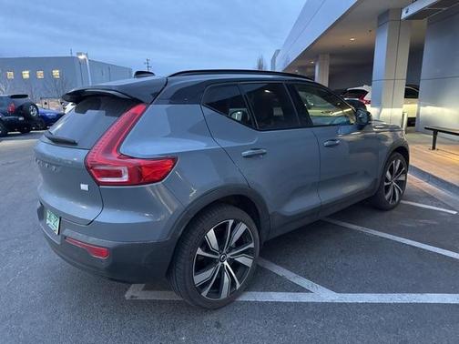 2021 Volvo XC40 Recharge Pure Electric P8
