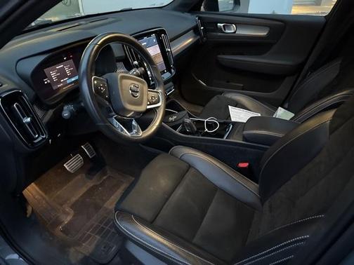 2021 Volvo XC40 Recharge Pure Electric P8