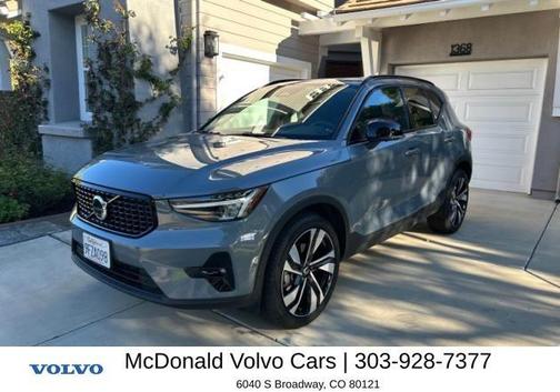 Thunder Gray Metallic 2023 Volvo XC40 B5 Ultimate Dark Theme