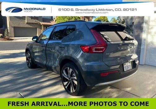 Thunder Gray Metallic 2023 Volvo XC40 B5 Ultimate Dark Theme
