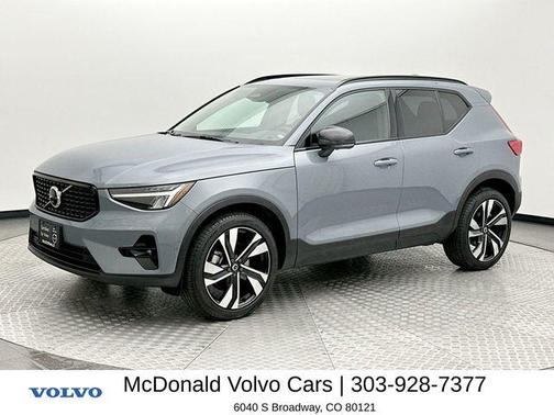 Thunder Gray Metallic 2023 Volvo XC40 B5 Ultimate Dark Theme