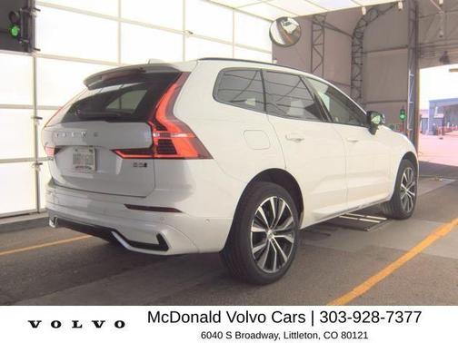 Crystal White Metallic 2025 Volvo XC60 B5 Plus