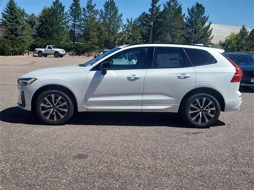2025 Volvo XC60 B5 Plus