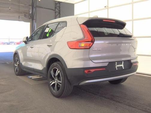 2025 Volvo XC40 B5 Core Bright Theme