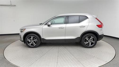 2025 Volvo XC40 B5 Core Bright Theme