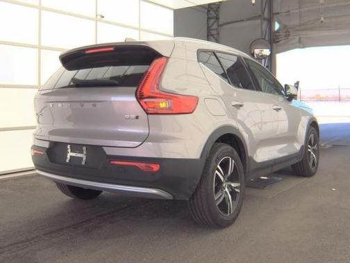2025 Volvo XC40 B5 Core Bright Theme