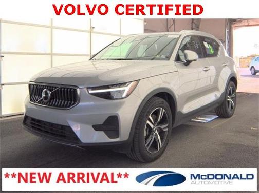 2025 Volvo XC40 B5 Core Bright Theme