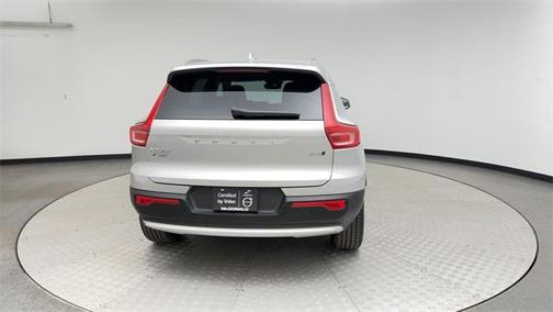 2025 Volvo XC40 B5 Core Bright Theme