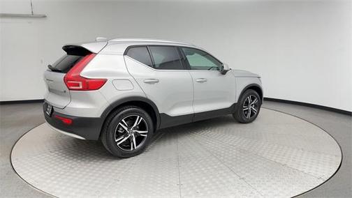 2025 Volvo XC40 B5 Core Bright Theme