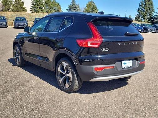 2025 Volvo XC40 B5 Core Bright Theme