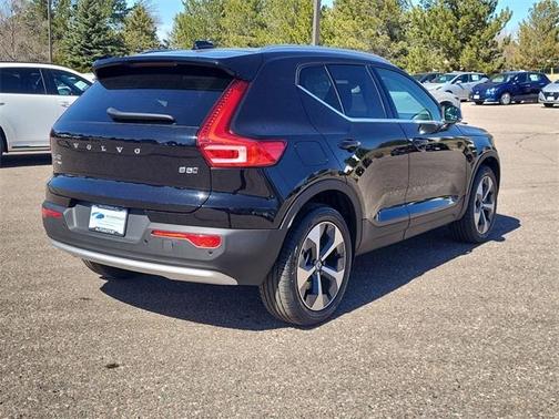 2025 Volvo XC40 B5 Core Bright Theme
