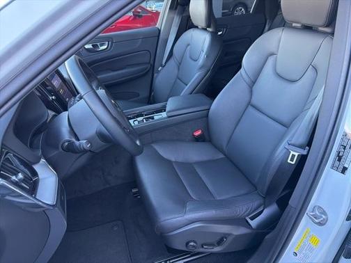 2025 Volvo XC60 B5 Core