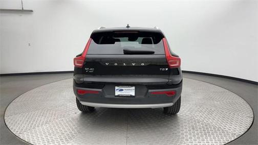 2020 Volvo XC40 T5 Momentum