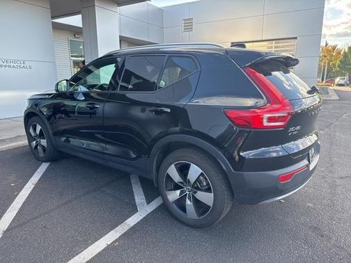 2020 Volvo XC40 T5 Momentum