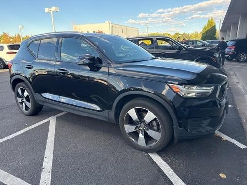2020 Volvo XC40 T5 Momentum