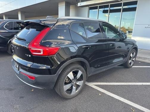 2020 Volvo XC40 T5 Momentum