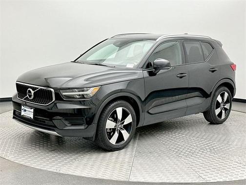 2020 Volvo XC40 T5 Momentum