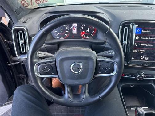 2020 Volvo XC40 T5 Momentum
