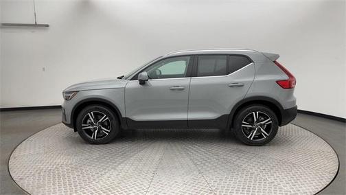 2025 Volvo XC40 B5 Core Bright Theme
