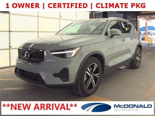 2025 Volvo XC40 B5 Core Bright Theme