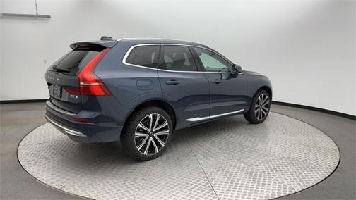 2023 Volvo XC60 B5 Ultimate Bright Theme
