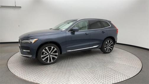 2023 Volvo XC60 B5 Ultimate Bright Theme