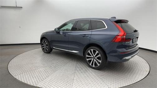 2023 Volvo XC60 B5 Ultimate Bright Theme