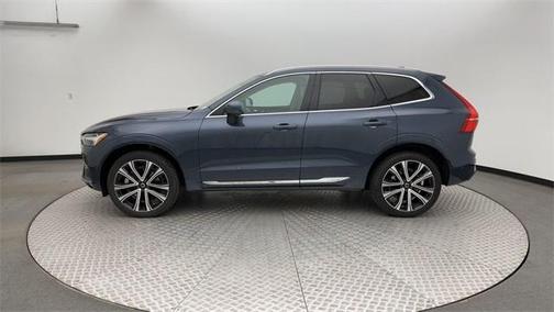 2023 Volvo XC60 B5 Ultimate Bright Theme