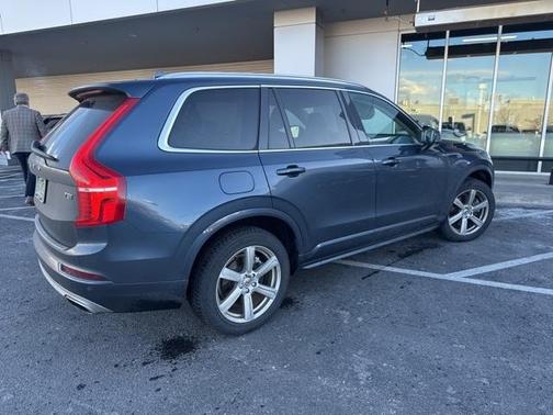 2021 Volvo XC90 T5 Momentum 7 Passenger