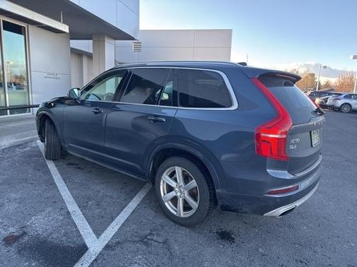 2021 Volvo XC90 T5 Momentum 7 Passenger